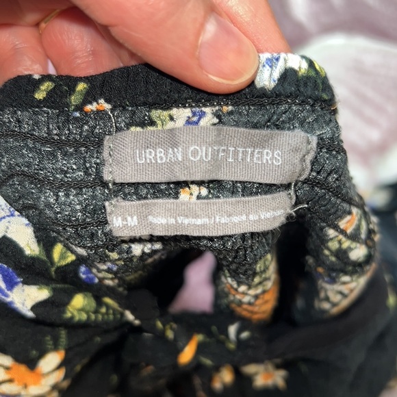 Urban Outfitters Black Floral Rosalind Puff Sleeve Crop Top - Picture 12 of 14